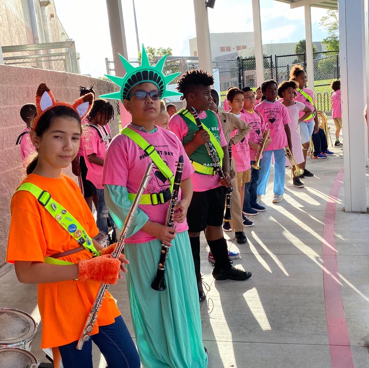 PlumosaArtRoom (@jamieda90768658) on Twitter photo Character parade at PSOA! Such fun with students and staff . @Edrick_Rhodes <a href="/rinaballerina/">lorina valiente</a> Character parade at PSOA! Such fun with students and staff . @Edrick_Rhodes <a href="/rinaballerina/">lorina valiente</a>