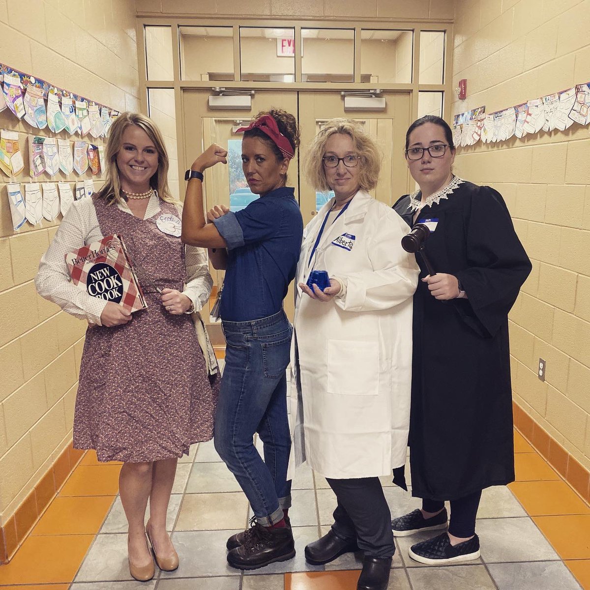 MsPope5thgrade's tweet photo. Happy Halloween 🎃 from Julia Child, Alberta Einstein, RBG &amp; Rosie the Riveter 👊🏽 https://t.co/2HrtpB05wJ