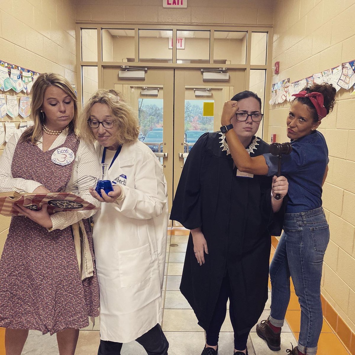 MsPope5thgrade's tweet photo. Happy Halloween 🎃 from Julia Child, Alberta Einstein, RBG &amp; Rosie the Riveter 👊🏽 https://t.co/2HrtpB05wJ