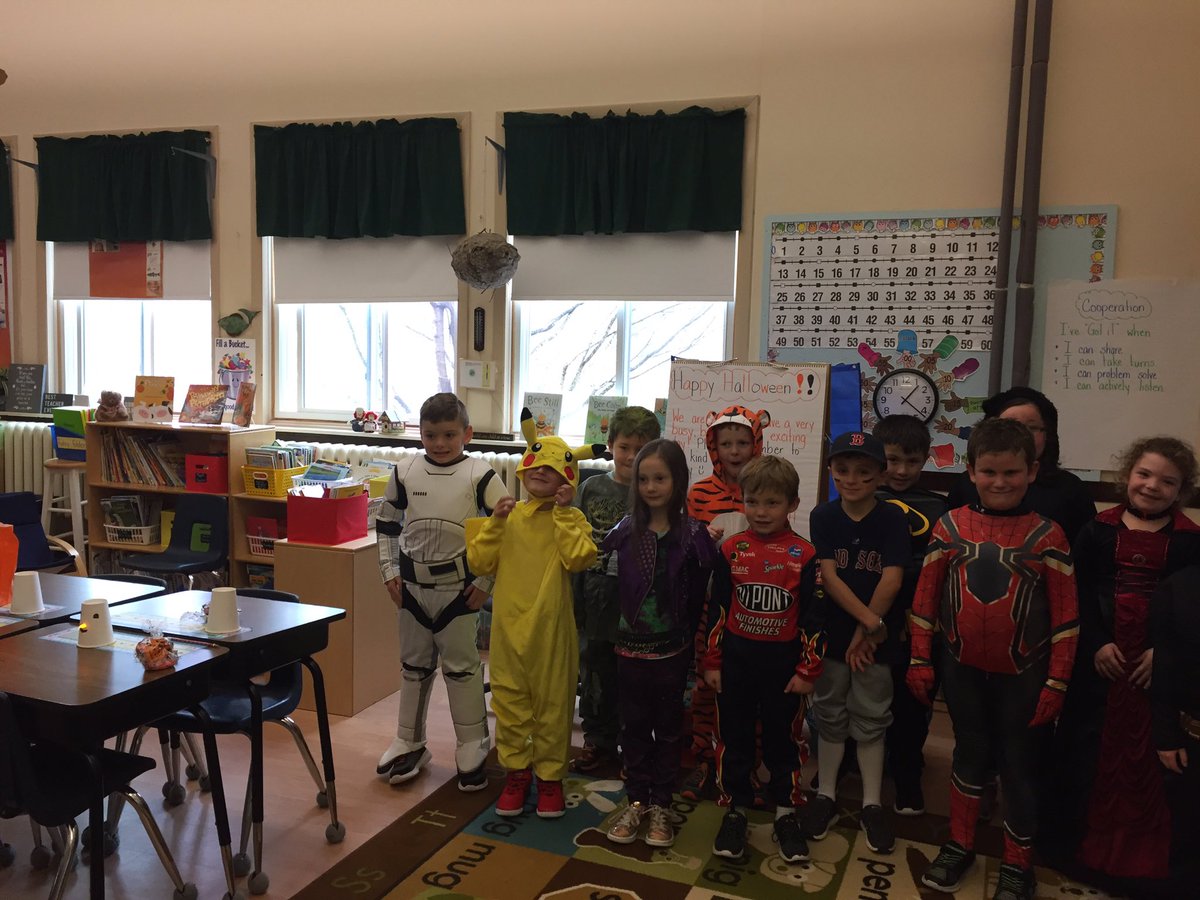 SSgrade1's tweet photo. Happy Halloween from First grade!! #SunapeeCentral https://t.co/03YPgwpGP3