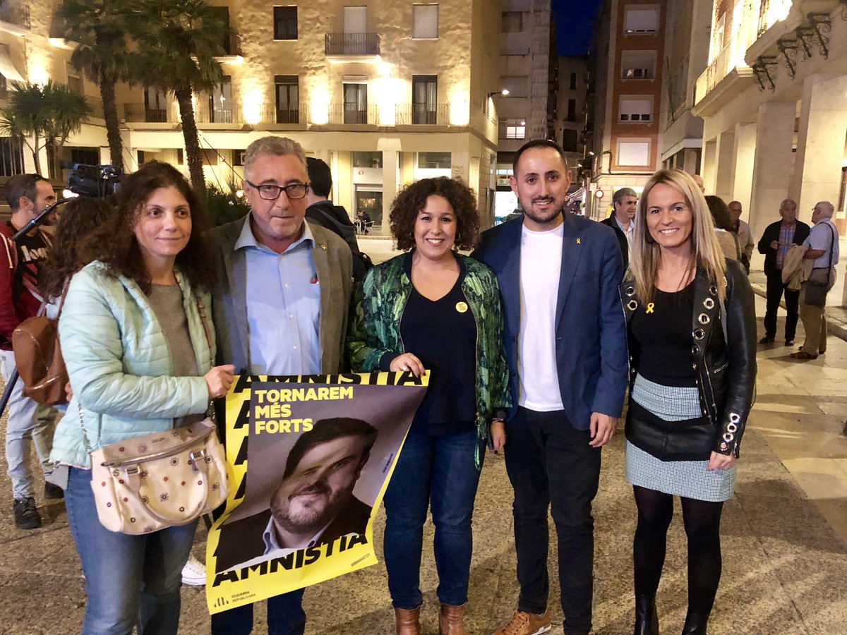 ERC_MesDeltebre's tweet image. 👉🏻Inciem una campanya electoral #decisiva. Volem que #Deltebre estigui de nou al costat @Esquerra_ERC , @junqueras i dels candidats ebrencs @Normapujol i Miquel Aubà. I si, tenim ben clar que tornarem més forts. Per defensar la #democràcia, per defensar la #llibertat!