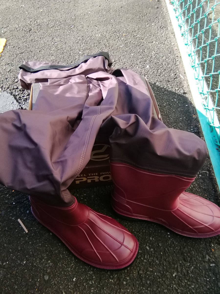 スター ひろじ テンカラ大魔王 昨日近所のブンブンでウェーダーを買いました 結局去年と同じウェーダーを買ったけど去年より２０００円も安くなっていて５８００円でした どうせ壊れるので使い捨てです 壊れないウェーダーはスターamazonで