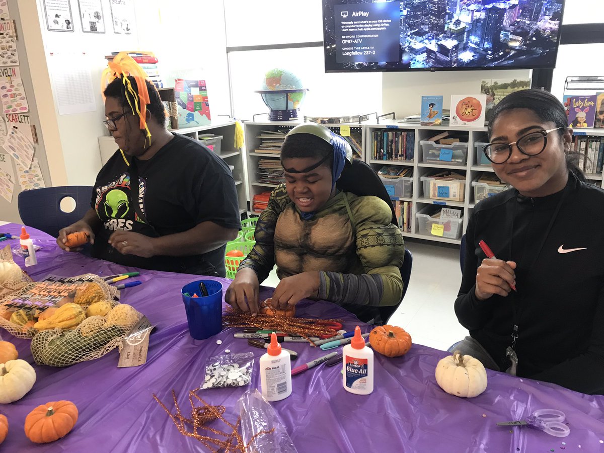 GoLemonheads's tweet photo. It was when the kids started making snowflakes using pumpkin themed materials and orange paper that I knew something was strange about this year’s Halloween. #LongfellowBears https://t.co/oAb8ykp5fh