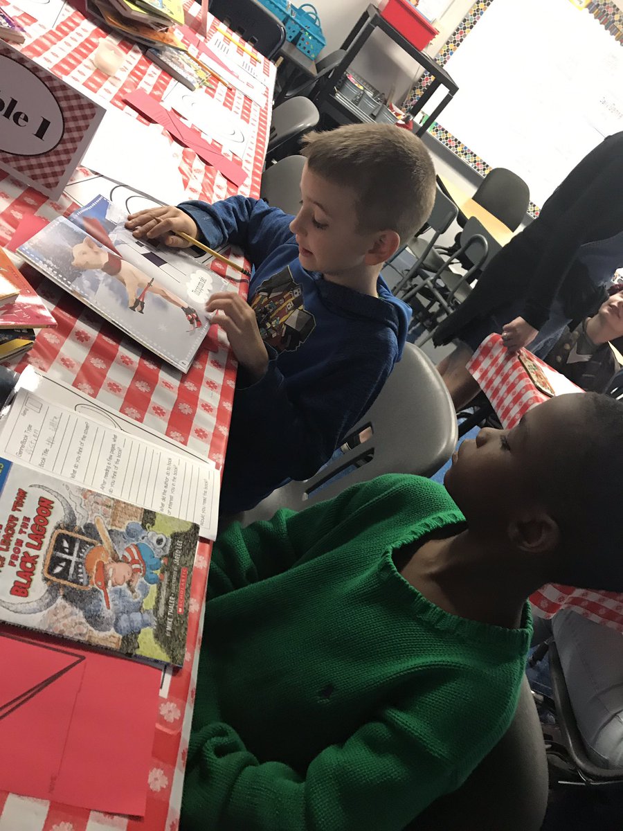 Lindseykissic's tweet photo. Ss participating in a “book tasting” after receiving new books for classroom libraries. Thank you Sylacauga City Schools Foundation for awarding grants to help fill classroom libraries with our students’ favorite selections.  @FoundationSCS  @MyPinecrest https://t.co/nfcILSDlvS