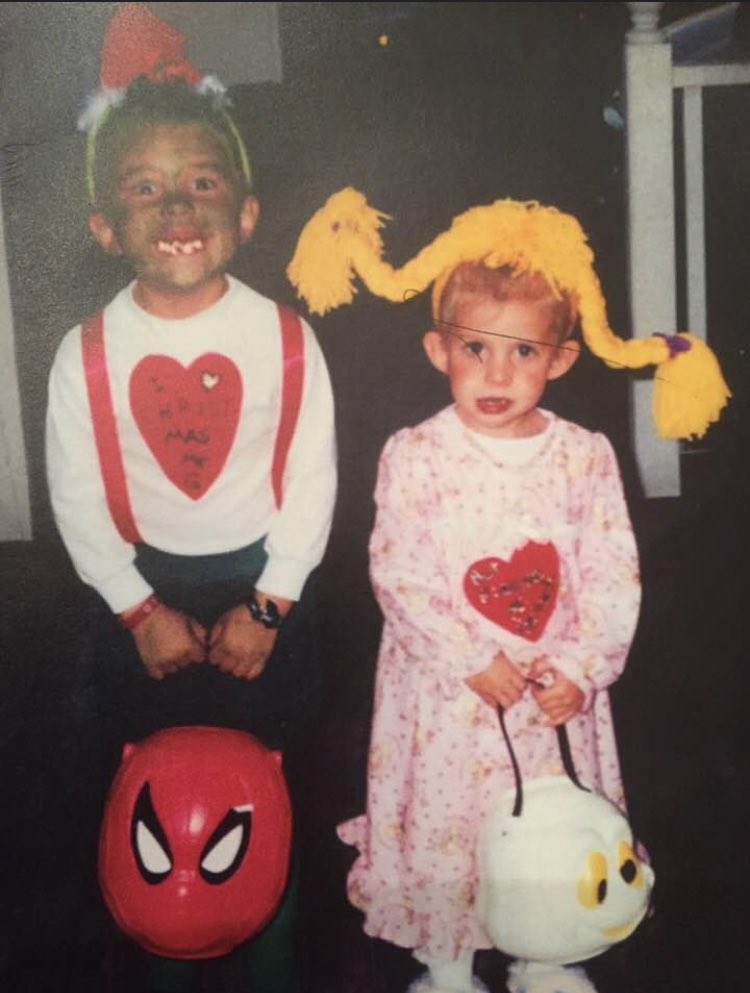 Dalton_Godbey's tweet photo. In honor of Halloween, I give you the grinch and cindy lou who. @lgodbey4 and me stayed winning costume contests. 

Our mom is the OG costume creator. https://t.co/SUFlzuZC2z