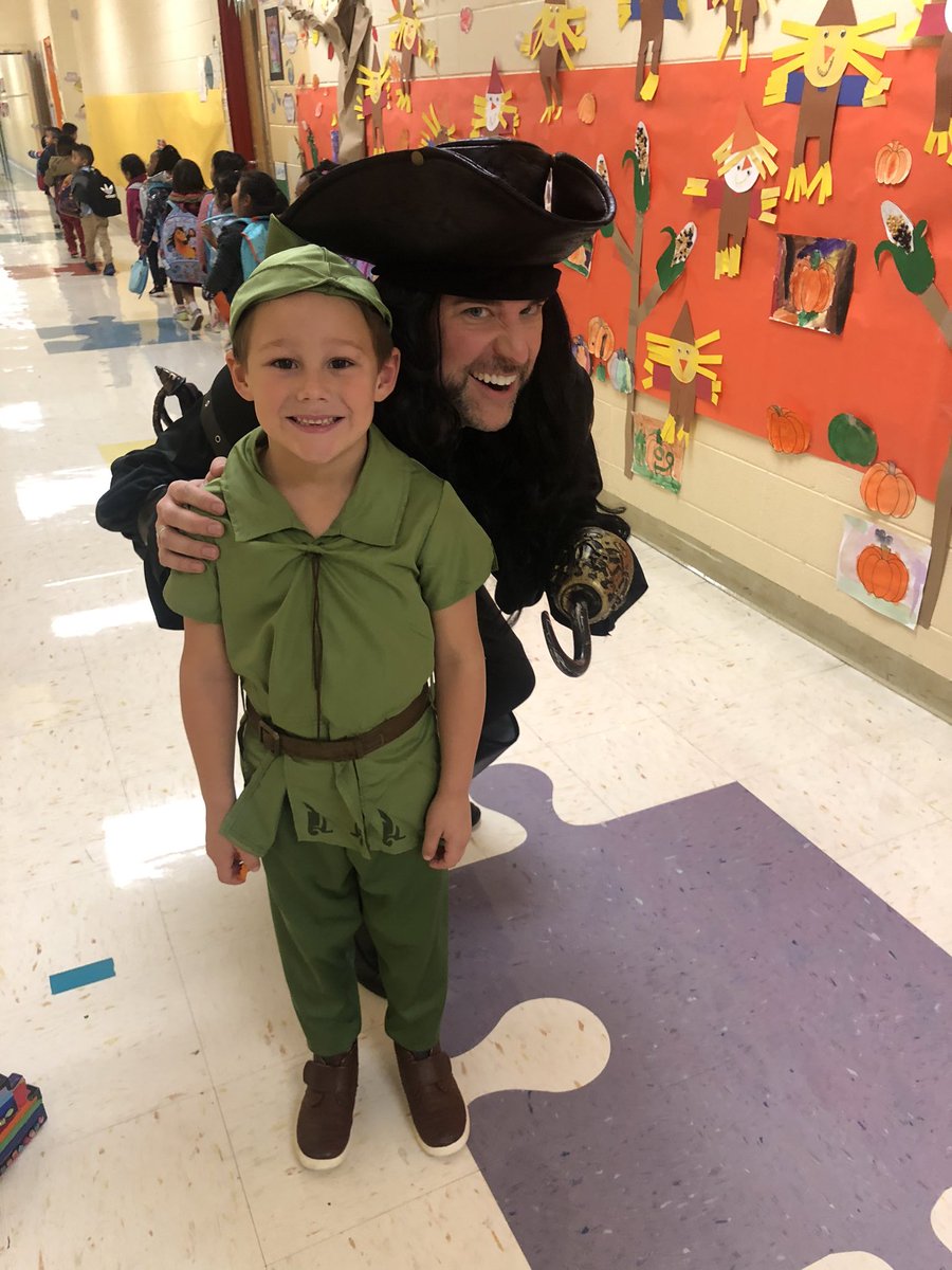 cbrentpage's tweet photo. It was a great day of Tales and Treats @EastLakeES !! https://t.co/UJxpBxrbRR