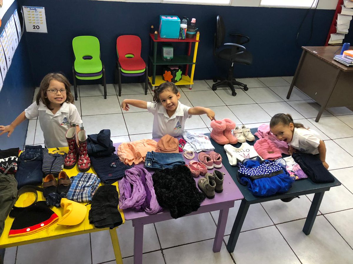 RoyalSchoolCR's tweet photo. What about going shopping in the classroom to learn clothing vocabulary? Well our students from preschool did it today with Teacher Luis! :)
#Learning #playandlearn #learnplaying #roleplay #teaching #Royalkids #RoyalSchool #english #englislearning #Fun #Fashion https://t.co/Po5Se6RtCX