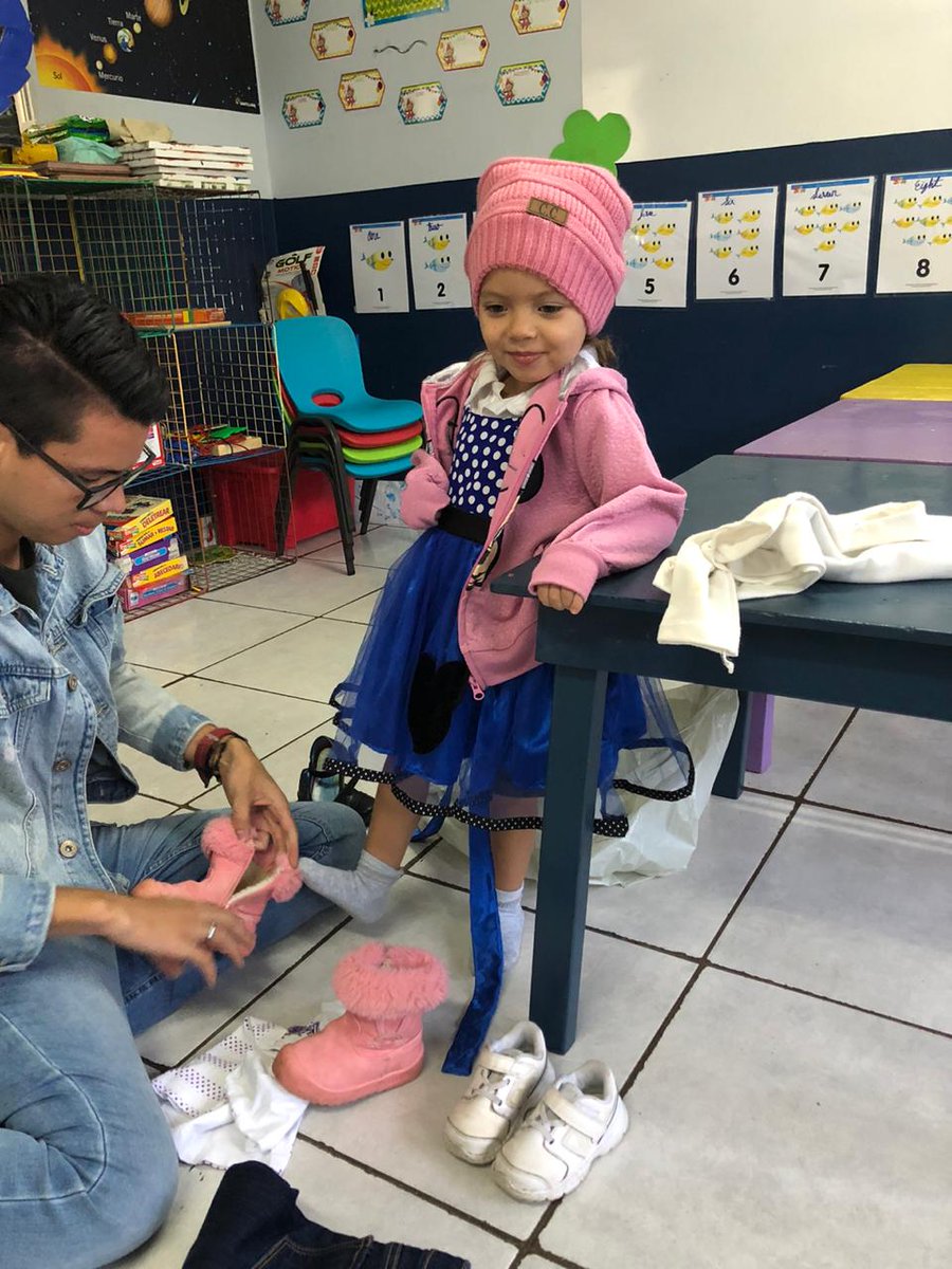 RoyalSchoolCR's tweet photo. What about going shopping in the classroom to learn clothing vocabulary? Well our students from preschool did it today with Teacher Luis! :)
#Learning #playandlearn #learnplaying #roleplay #teaching #Royalkids #RoyalSchool #english #englislearning #Fun #Fashion https://t.co/Po5Se6RtCX