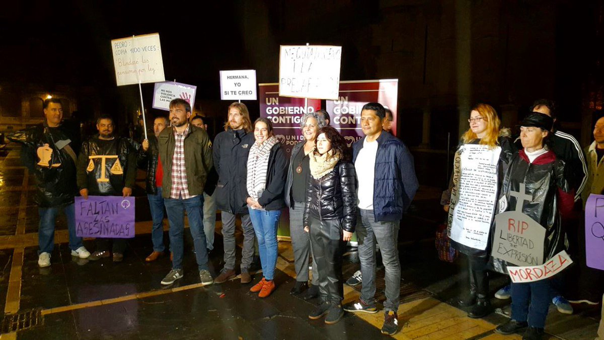 podemosSAR's tweet photo. Esta noche de #halloween2019 comienza la #CampanaElectoral ‼️Esta noche y muchas mas, hay un montón de gente que nos importa que no pueden dormir, pero sus fantasmas #desahucian, #embargan, matan de frio o de hambre...
#votaUnidasPodemos #ElPoderDeLaGente
#UnGobiernoContigo https://t.co/cXW2ldSmFL