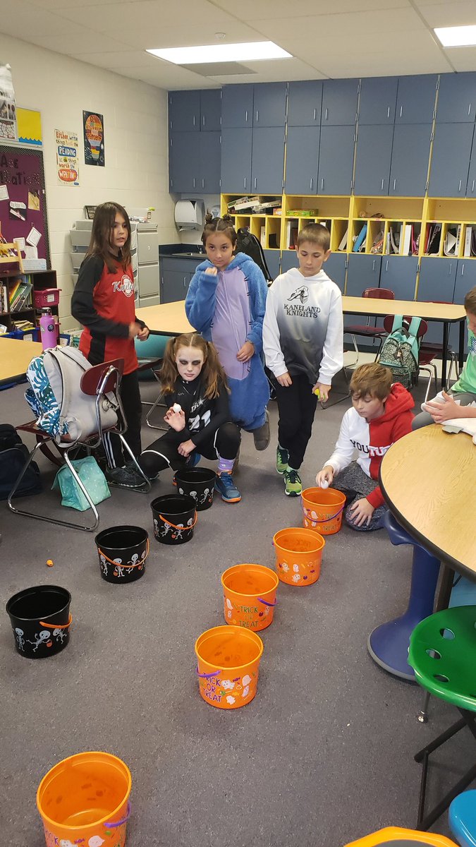 MrsEickman11's tweet photo. Halloween fun today https://t.co/W6M5rUOFhG