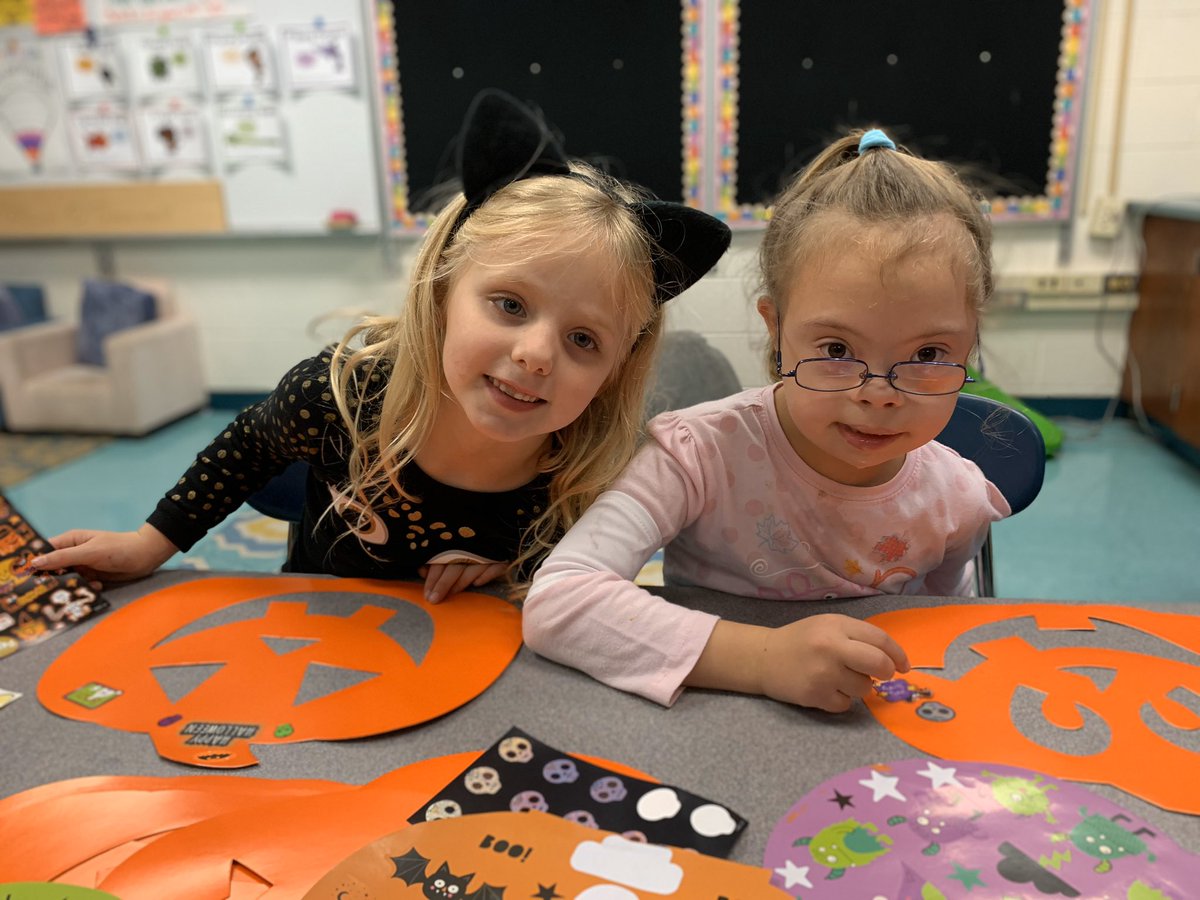 MsODonnellILES's tweet photo. We had the best day celebrating Halloween! 🎃 https://t.co/9Xqv0IwQl2