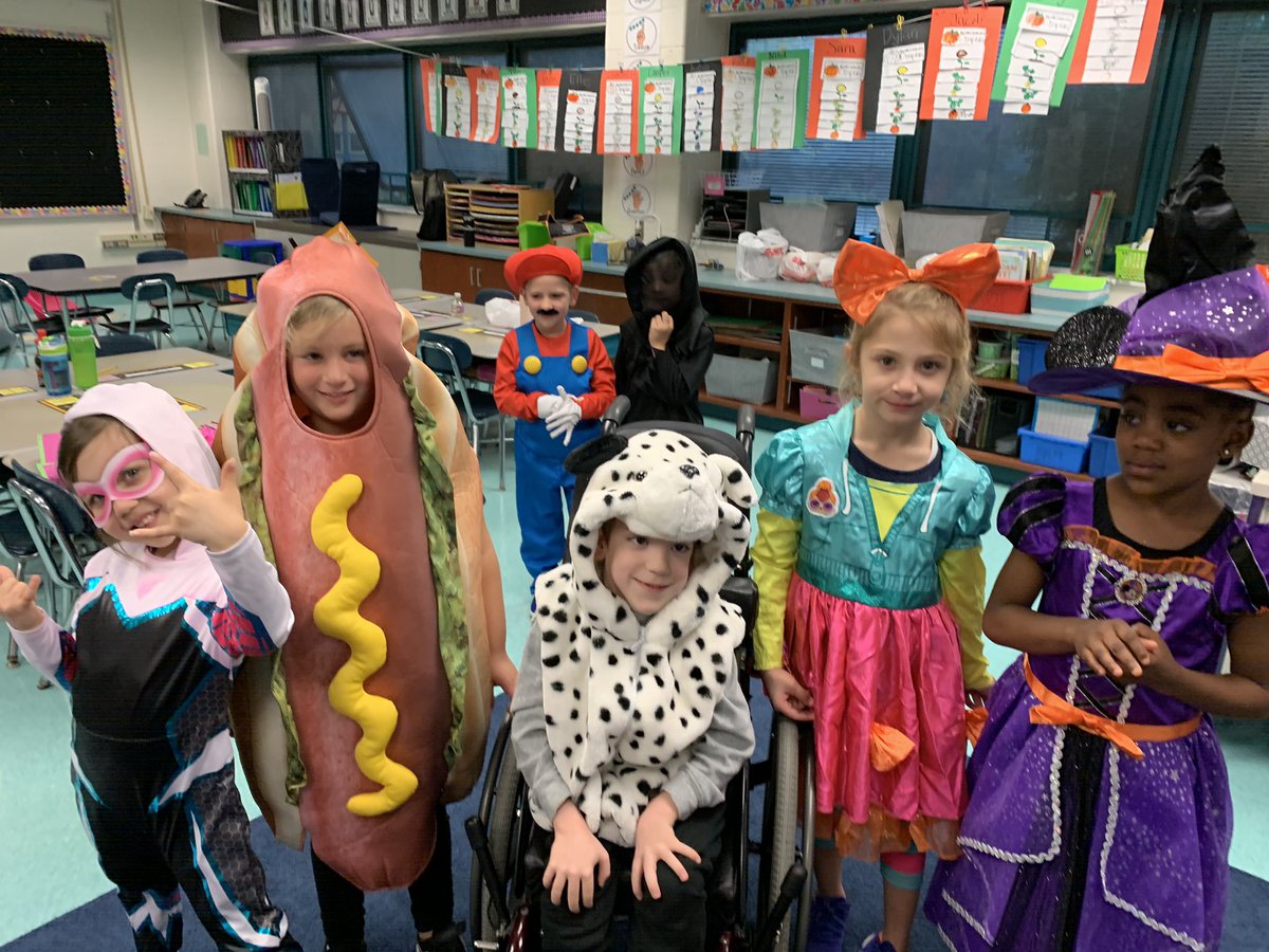 MsODonnellILES's tweet photo. We had the best day celebrating Halloween! 🎃 https://t.co/9Xqv0IwQl2