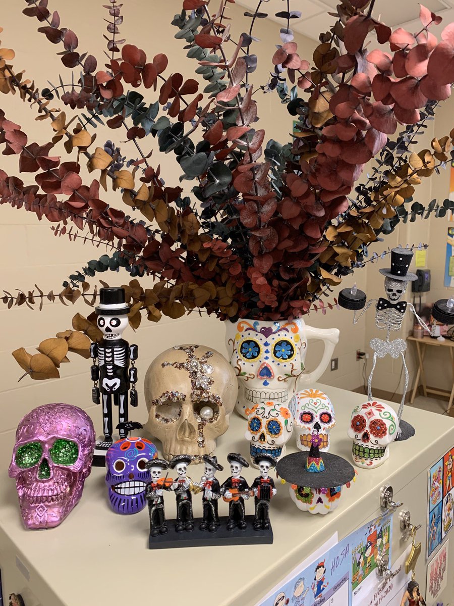 MrsErikaDMtz's tweet photo. Photo shoot #2...I’m in it to win it...love my bones 💀💜💀💚💀💙@SHH_losfresnos https://t.co/YaENrxWtKv