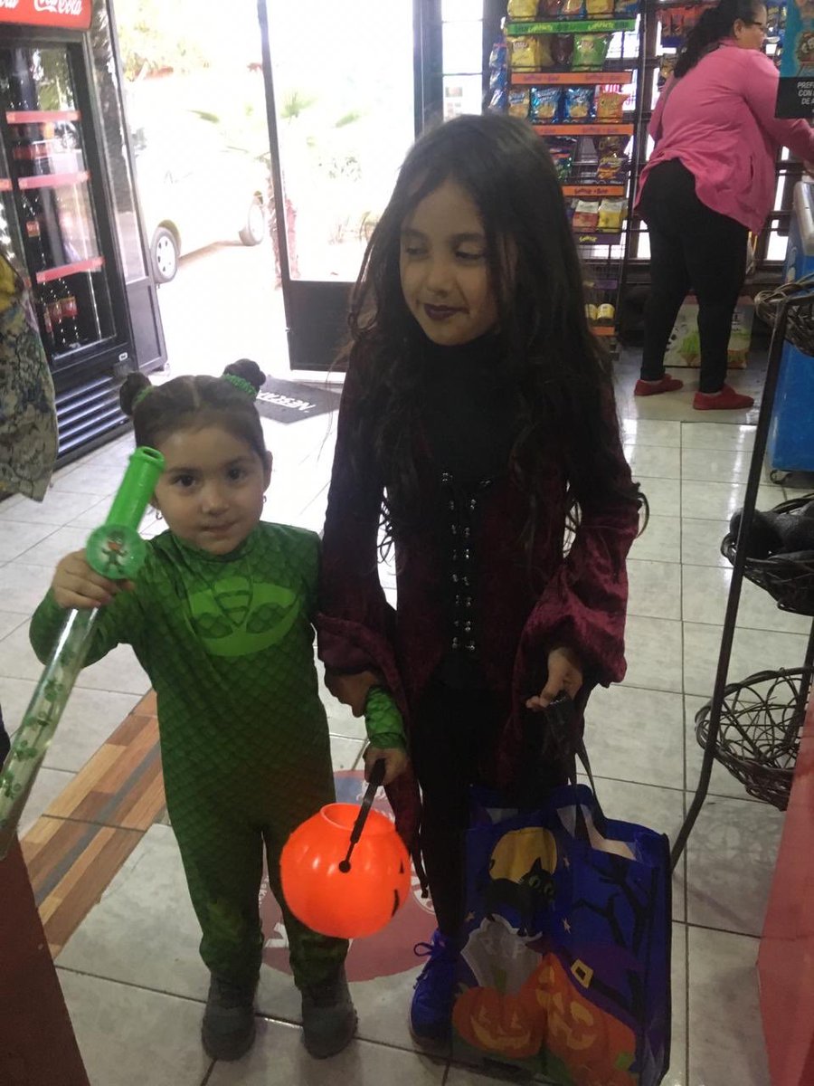 PanMataquito's tweet photo. Halloween en Panaderia Mataquito #curico #pan #panaderia #pyme #PymesPorChile https://t.co/uuNWgBlcJj
