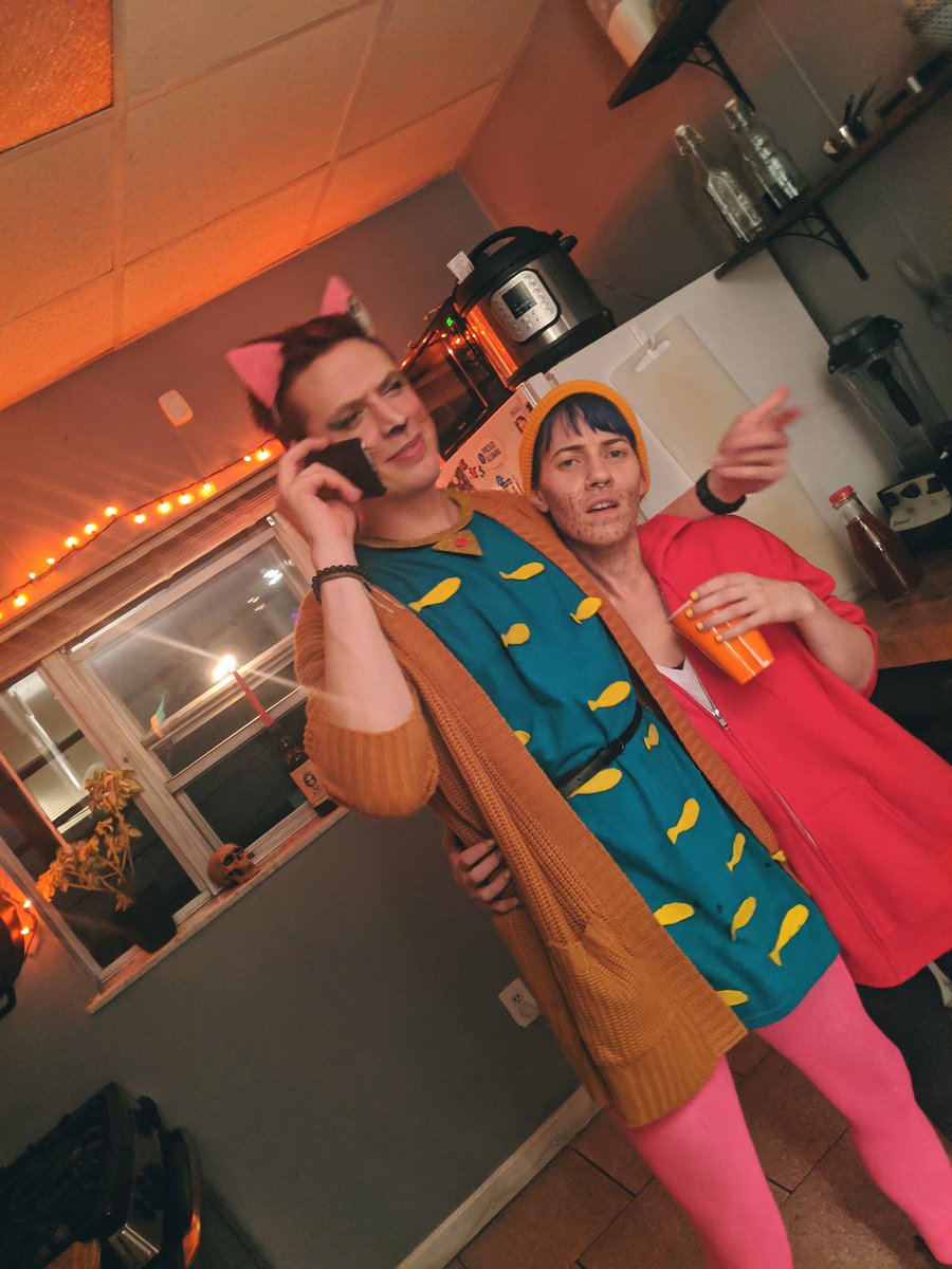 hannah_silvis's tweet photo. ok fine you (nobody) win, i'll post my halloween costume, only for you (nobody) #myfavoriteclient #hooray https://t.co/t31J4hhHB9