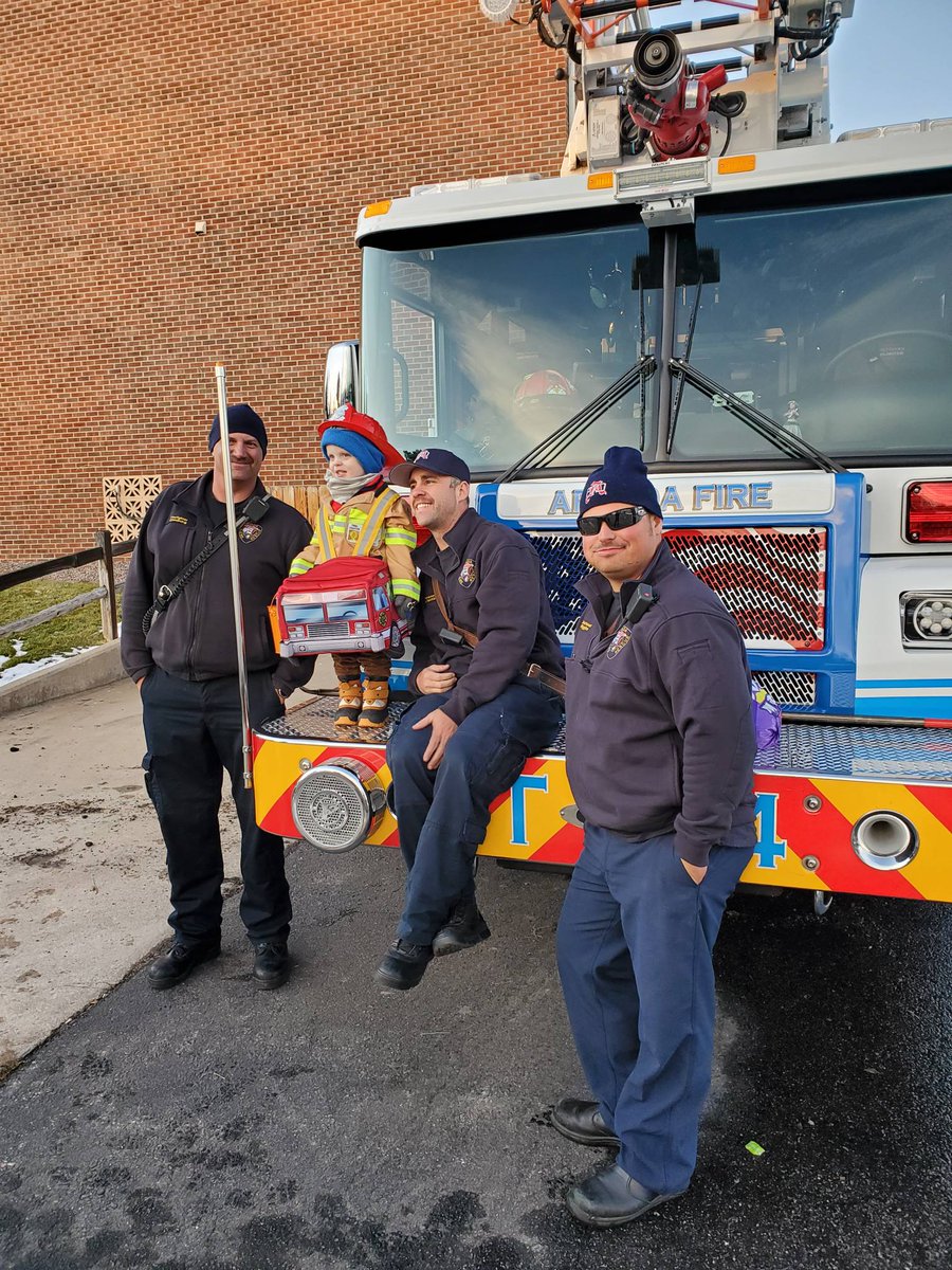 ArvadaFire's tweet photo. Trunk or Treat on Halloween #futureff https://t.co/GFWPgfUSHm