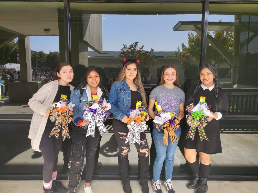 MSHS_FBLA's tweet photo. happy halloween! from our fbla family to yours! 🎃💜👻🖤 https://t.co/yLdLoZECtP
