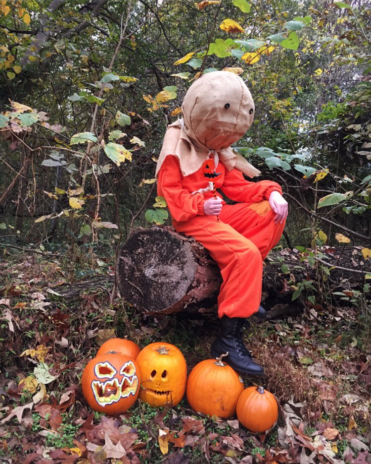 E_Arkham's tweet image. “Always check your candy.”-🎃🍫🍂
My sister wanted to be Sam for Halloween this year-🖤
Costume made by me, except for the lollipop, that’s from Spirit Halloween-🧡
@Mike_Dougherty @trickrtreat @Legendary 
#trickrtreat #checkyourcandy #halloween2019 #halloween #halloweencostume