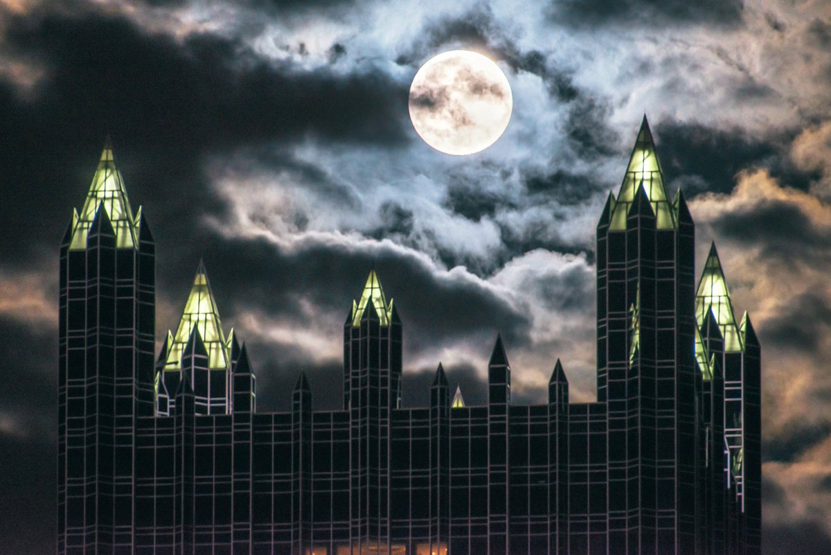 DaveDiCello's tweet photo. It wouldn't be #Halloween if I didn't share what's probably the creepiest image of #Pittsburgh that I've ever captured. This view of the full moon rising on a cloudy night above the spires of PPG Place is one of my all-time favorite images, spooky or otherwise. https://t.co/bRbsvVy6FK