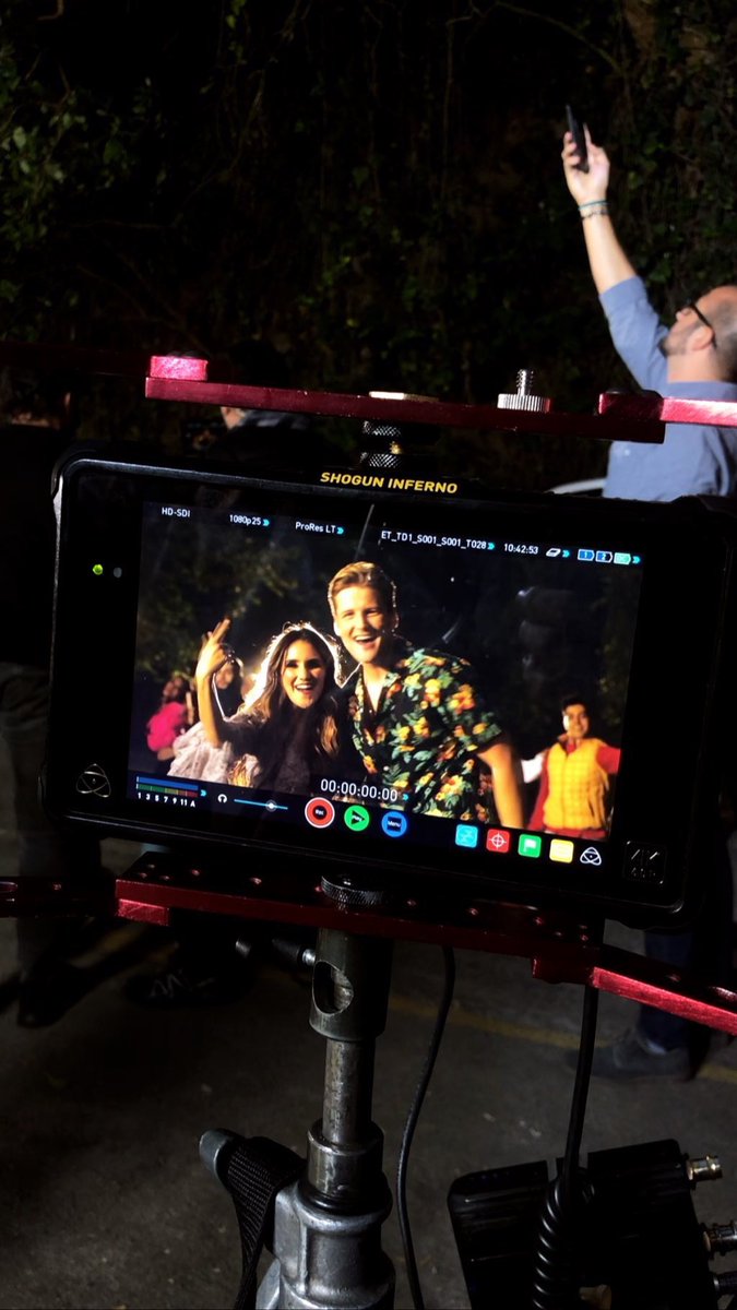 Ya está disponible el video de #LosCaminosDeLaVida con mi querido y talentoso amigo <a href="/ALEXANDERACHA/">Alexander Acha</a> un video dirigido por <a href="/PacoAlvarezV/">Paco Álvarez 🜃</a> donde celebramos el amor y la vida y que aunque no sea como esperamos vale la pena vivirla siempre ❤️youtu.be/yJ7qPce_mhI