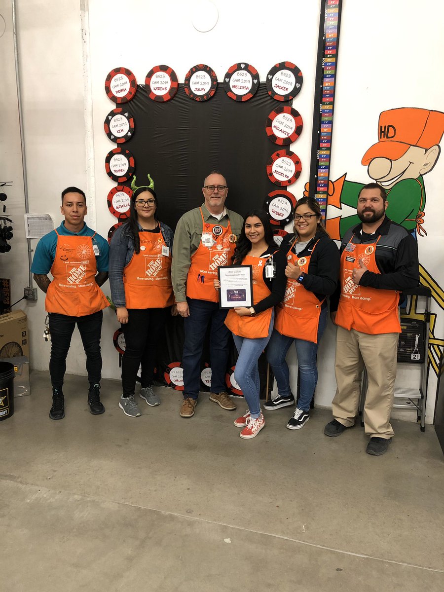 63_levy's tweet photo. One last surprise🎉 for Melissa! District 302 Cashier of the Year🙌🤘@Fuerstenberg15 @raulmor78730856 @BigOsSimplePlan @Yolanda_8523 @2921073c19df4b9 https://t.co/KmDkCToWBA