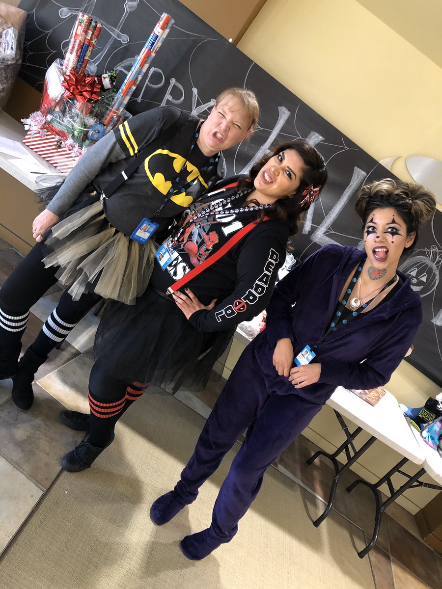 TNokes3's tweet photo. SSG Pueblo rocking that Halloween spirit!!!!!! #LifeAtATT #TuggleNation @JeremyP_SSG @edenley1 @loo_lewis @anthonyetuggle https://t.co/8dQCJhvChX