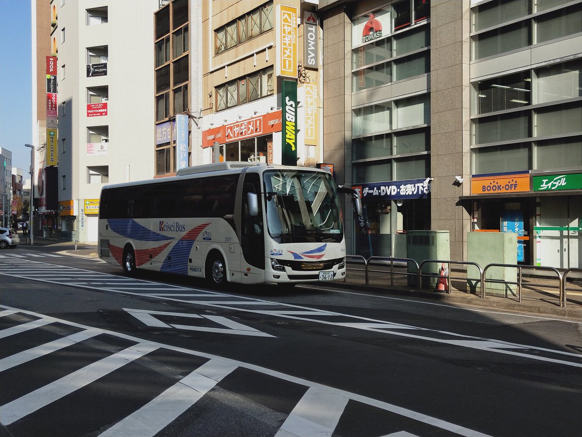 おけら 松戸駅9番のりば0950発 東京ディズニーランド R 行き 京成バス松戸営業所3612 Edss搭載車 Usb充電端子付き で運行 乗車約15名朝一の松戸 Tdrからの継続運行 混雑する武蔵野線 京葉線を避けたいお子様連れが目立つ T Co