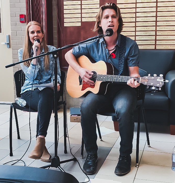 It’s not every day you get to sing with a rockstar. 🙌🏼 So honoured to nab a filler spot in the <a href="/DrIrwinFDN/">Dr. Irwin Foundation</a> #Radiothon today, performing with <a href="/Curazy91/">Dillon Currie</a> on behalf of <a href="/SCAbilities/">SaskAbilities SC</a>. Thanks <a href="/toddvallee/">Todd Vallee</a> for the invite &amp; the shot! #KeepingHealthcareStrong
