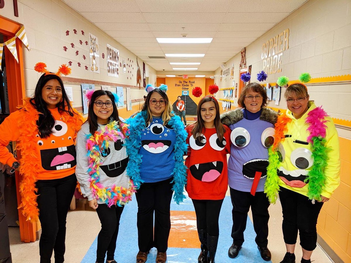 JDeLosSantosAP's tweet photo. 4th grade monsters! #HappyHalloween 🧡👻👹🎃 @NISDMead https://t.co/SxuiPKndb9
