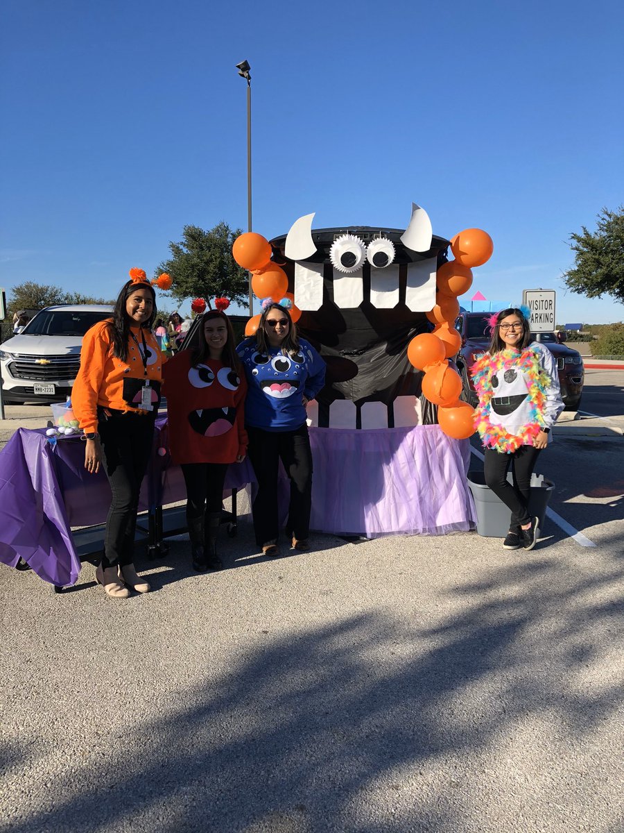 JDeLosSantosAP's tweet photo. 4th grade monsters! #HappyHalloween 🧡👻👹🎃 @NISDMead https://t.co/SxuiPKndb9