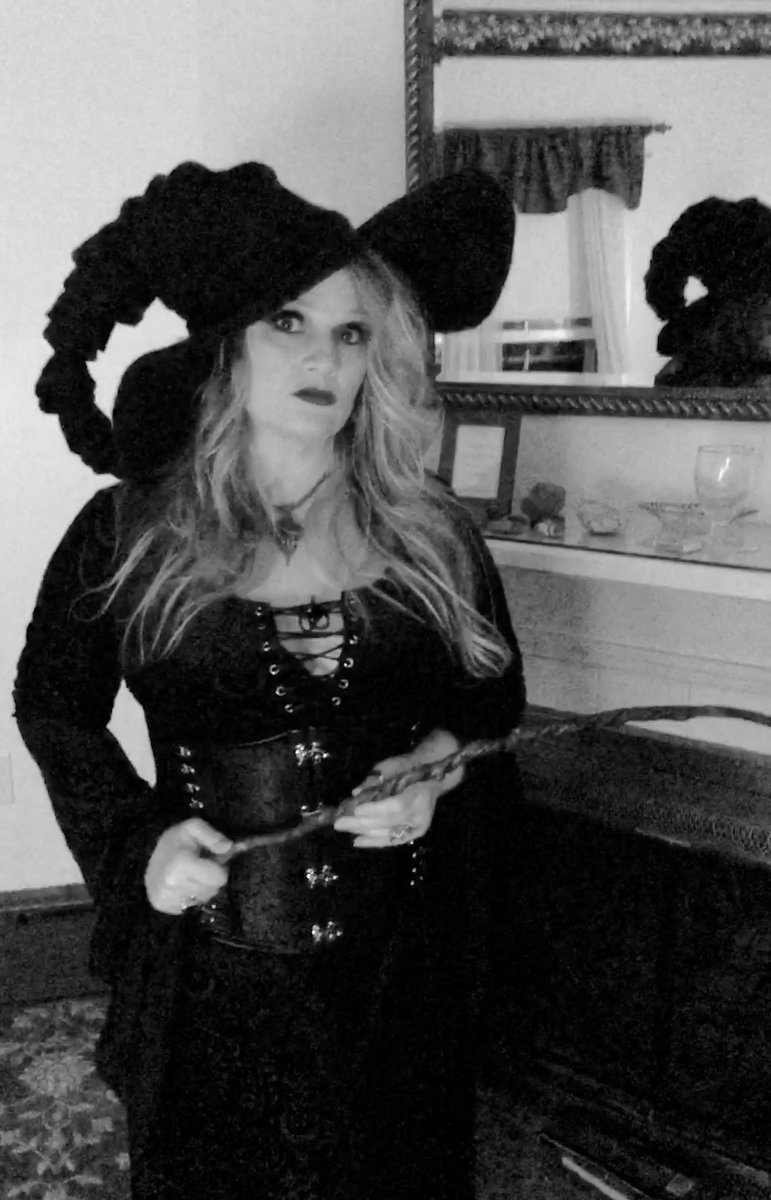 One more Halloween picture #halloween2019 #witch