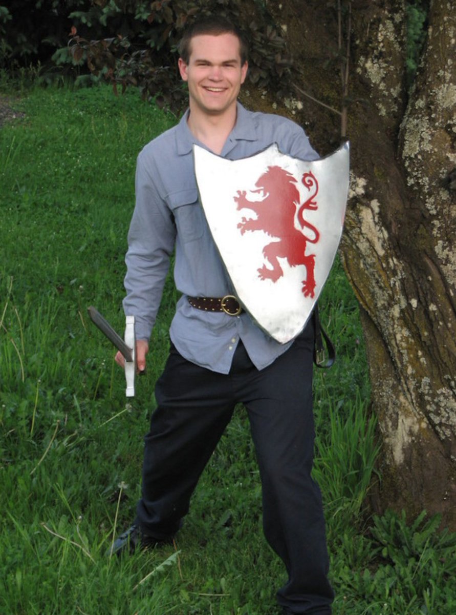 PETER PEVENSIE COSTUME (credit to https://m.worldcosplay.net/character/6185...