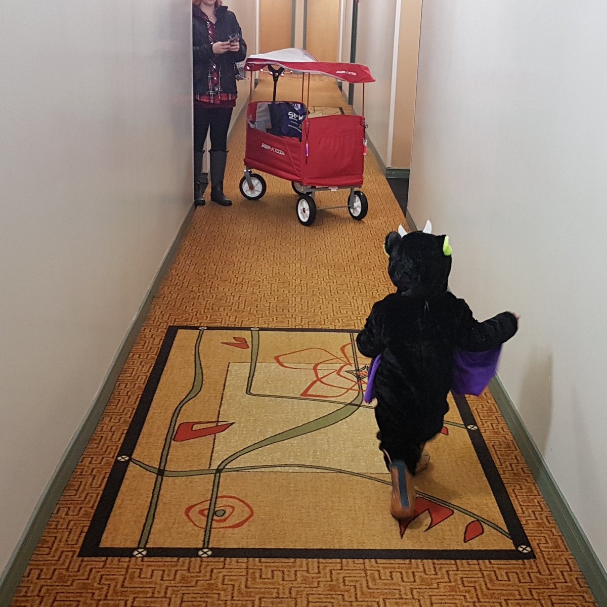 phjoshua's tweet image. Ollie had his first real Halloween tonight and crushed it. We did a couple neighbourhood streets and pointed at lots of jack o'lanterns and lights and got spoiled. This little dude is the best. #halloween #candy #thisdaddylife