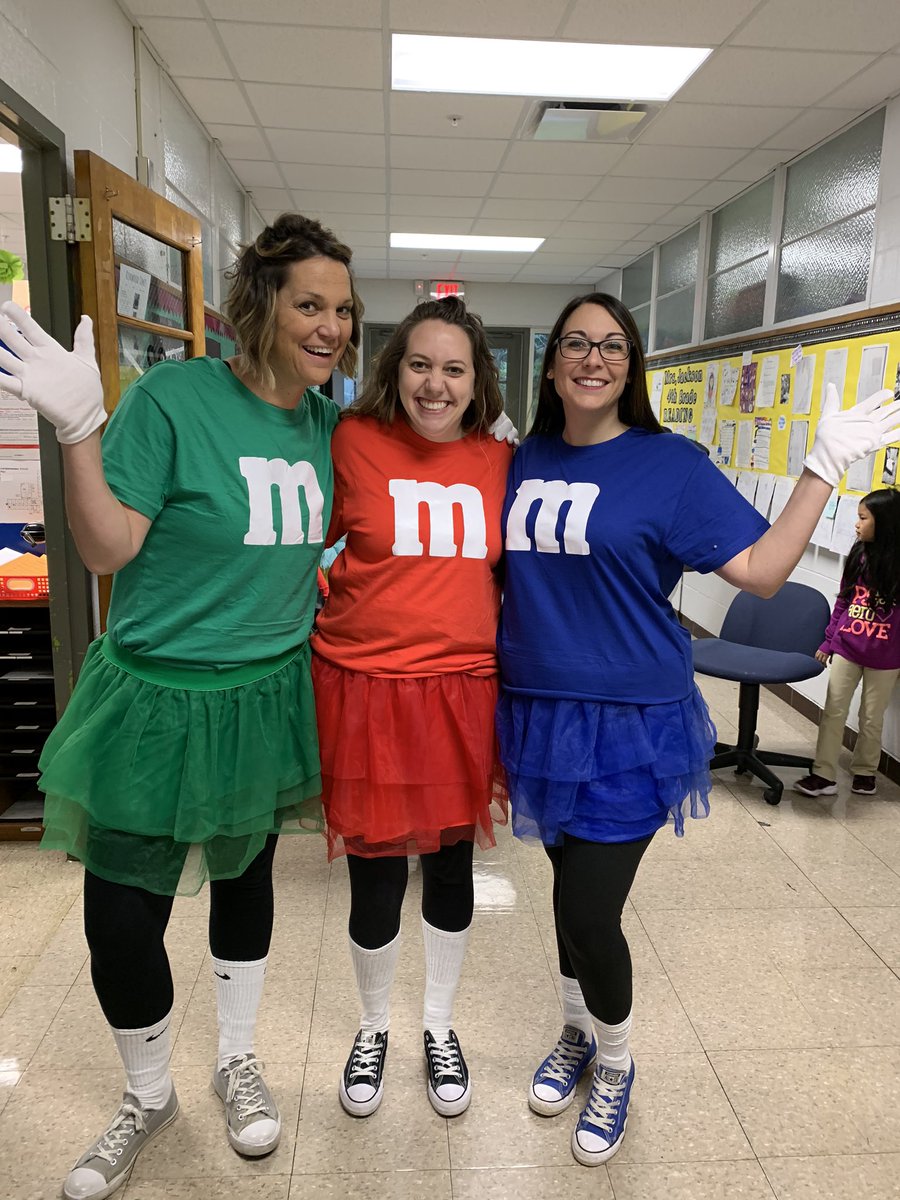 Happy Halloween from Kenwood’s 4th grade teachers! #the3ms <a href="/KenwoodElementa/">Kenwood Elementary</a> <a href="/Mallory_J23/">Mallory Jackson</a> <a href="/MSchurfranz/">Molly Schurfranz</a>