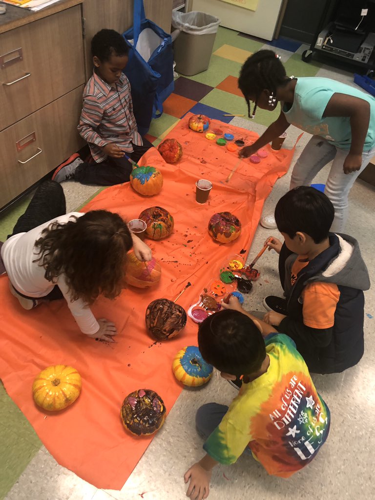 misscynwhiten's tweet photo. Halloween in #WhitensWonderland was full of treats and no tricks. 🤪 Another pretty fabulous day in first grade.
#PikeRoadWay #HappyHalloween #FabInFirst #WhitensWonderland 🎃 https://t.co/y51fYkdOIu