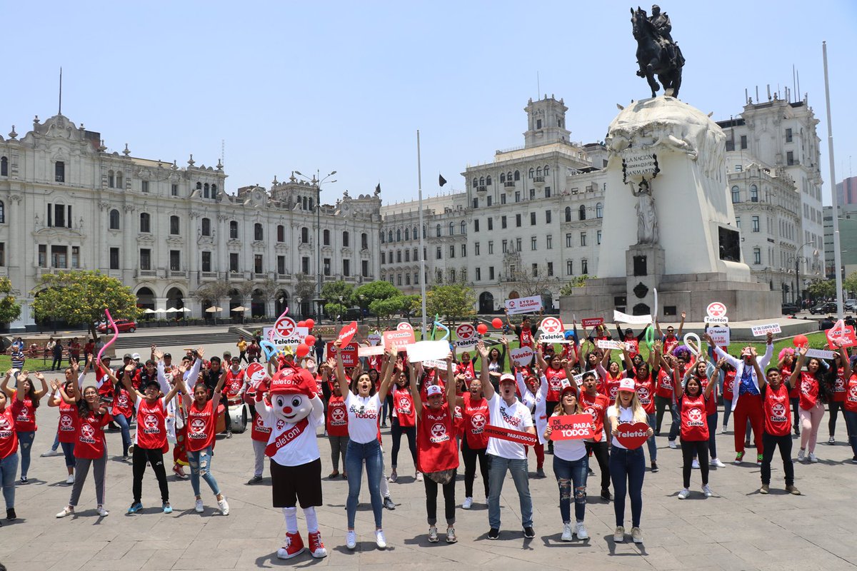 Cerramos la #GiraTeletón ❤🇵🇪 recorriendo la capital. Gracias <a href="/E_FLEISCHMAN/">EDDIE FLEISCHMAN</a> <a href="/VertizPamela/">Pamela Vértiz</a> <a href="/Korina_R/">Korina Rivadeneira</a> <a href="/EthelPozo/">Ethel Pozo</a> y <a href="/brunehorna/">Brunella Horna</a> nos vemos en la Teletón. 

#DeTodosParaTodos ❤🇵🇪📸
