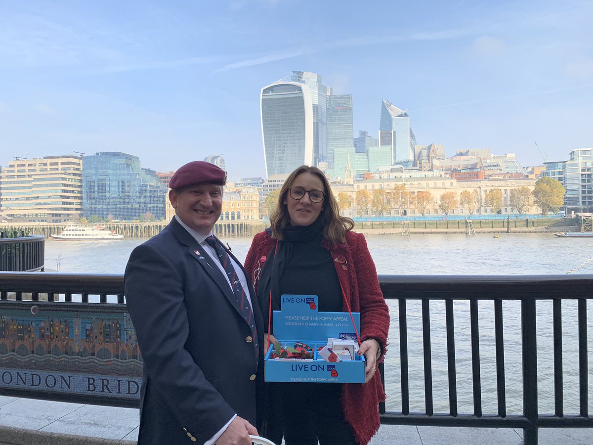 GreenCharl's tweet photo. Wow what a day! #PoppyAppeal2019 #PoppyAppeal #LondonPoppyDay #splunk #Splunk4Good #splunklife #proud https://t.co/VU1F2EVKsX