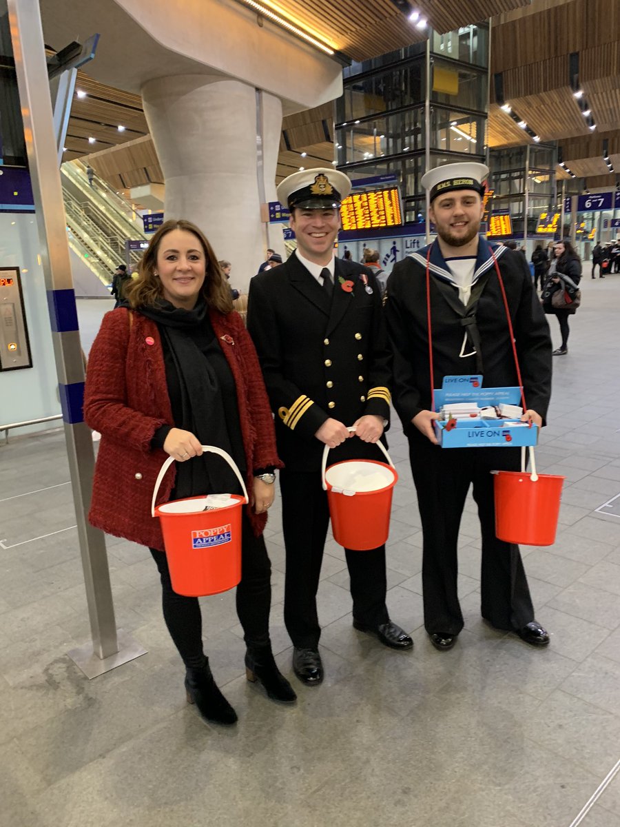 GreenCharl's tweet photo. Wow what a day! #PoppyAppeal2019 #PoppyAppeal #LondonPoppyDay #splunk #Splunk4Good #splunklife #proud https://t.co/VU1F2EVKsX