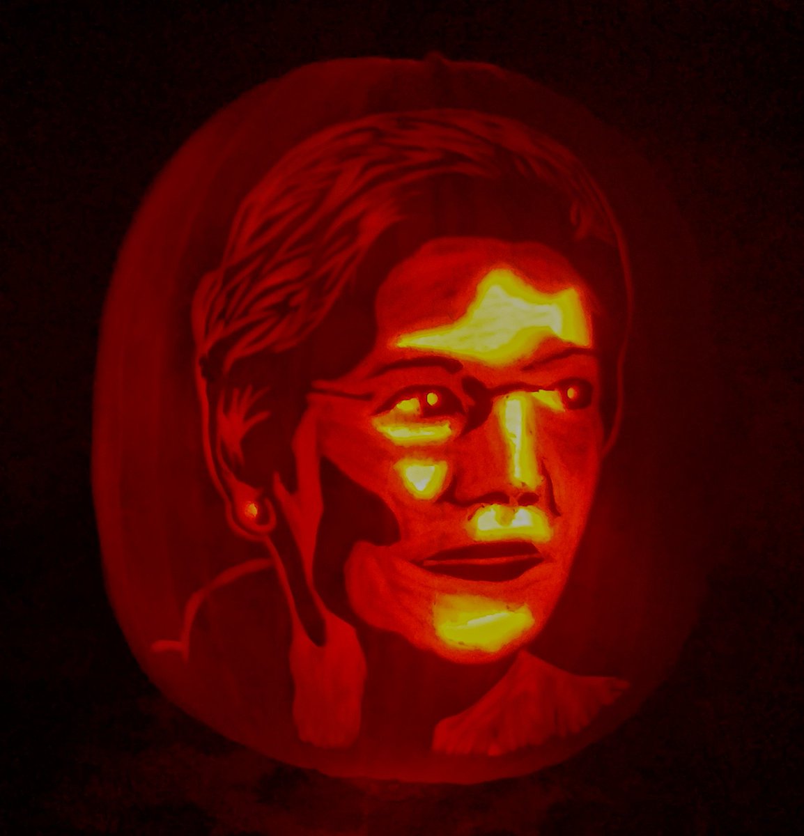 RealFjord's tweet photo. Halloween? She's got a plan for that. #persistingpumpkins #HalloWarren @TeamWarren https://t.co/VnS11nzr51