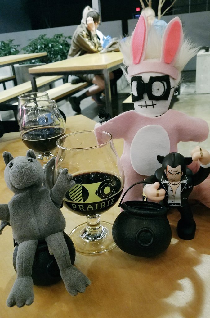 beer_gar's tweet photo. Happy Halloween from the lads! Having a butterfinger stout @prairieales w/ @LNickcave , @JRKitech , and #LilMarteeeen https://t.co/E9HdGAb8H6