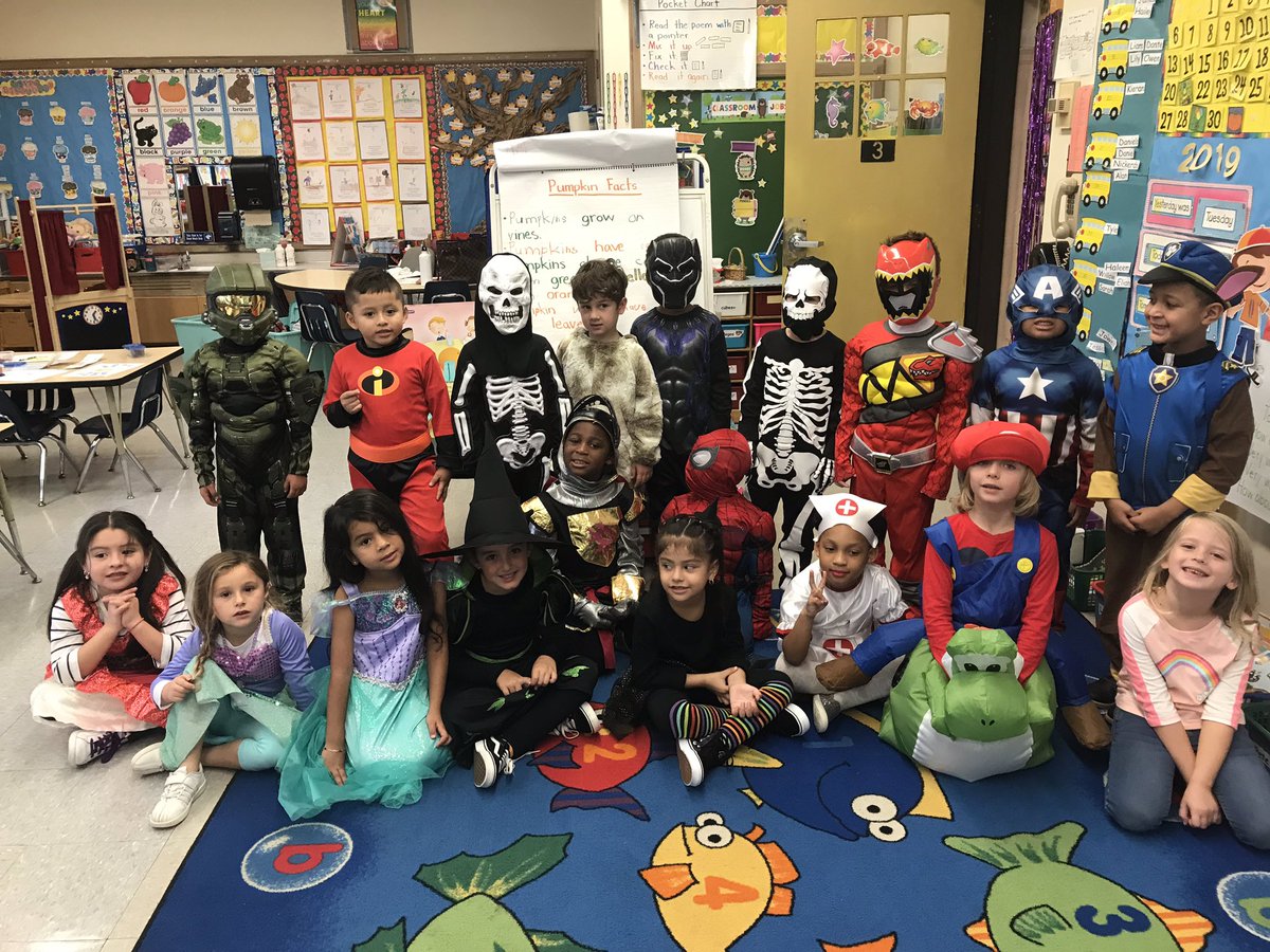 jbarca15's tweet photo. Halloween Fun! @5thAveSchool https://t.co/fRgMmD3Bpn