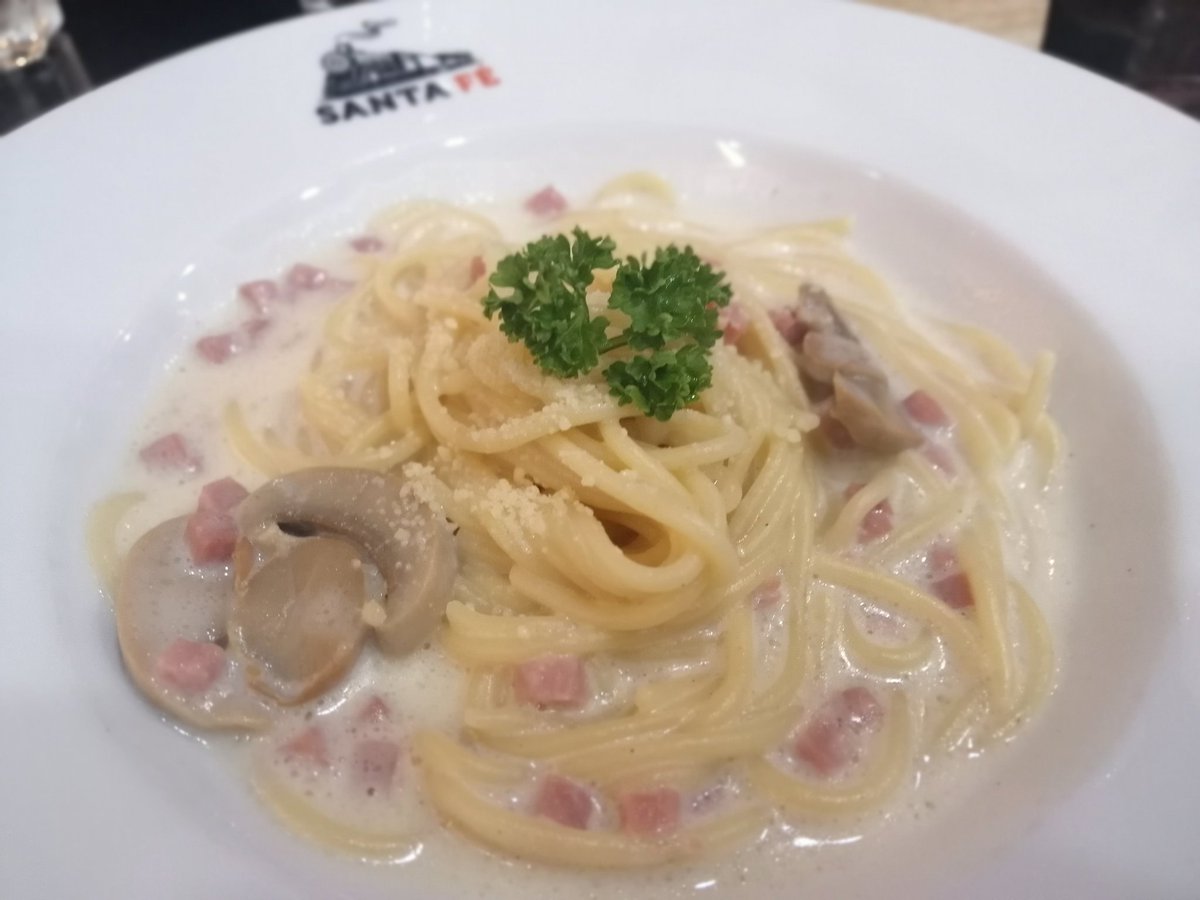 reviewerwer's tweet photo. 🥩 Santafe  ทำเหมียนโรงแรมเลย
เป็นสมาชิกได้​ Welcome drink ด้วยน้ะจ้ะ
น้ำสตอเบอรี่​ สดชื่นสุดๆ​ แถมเดี๋ยวนี้เค้าราคาไม่แรงแล้วนะ​ ล่าสุดไปเจอมันม่วงซอสเห็ดเด็ดดวงมากจ้า​ ราคาน่าคบมาก

📍ทุกสาขา
💸 199.-
📆 วั��นี้เป็นต้นไป

#รีวิวเวอร์เวอร์
#Santafe
#อร่อยไปเเดก
@aroii https://t.co/Iff2NRMYlt