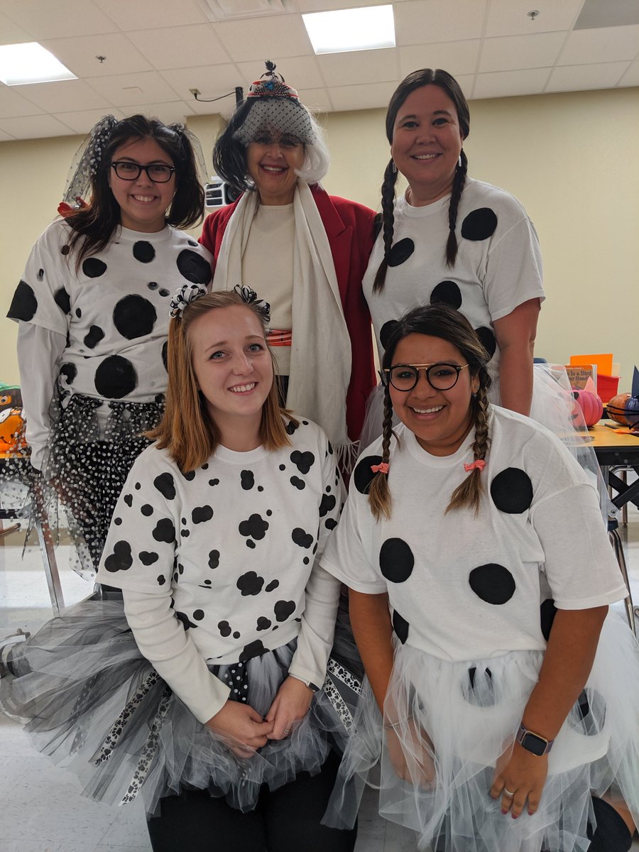 ms_lottPV's tweet photo. Cruella DeVille and the dalmatians. @MissEscamillaPV @PVpridetweets @mrsharred @Jester3rdGrade @Ms_SchroederPV3 @JanetSwanson3rd  #pvlionpride #ecproud https://t.co/3piFO6R5zd