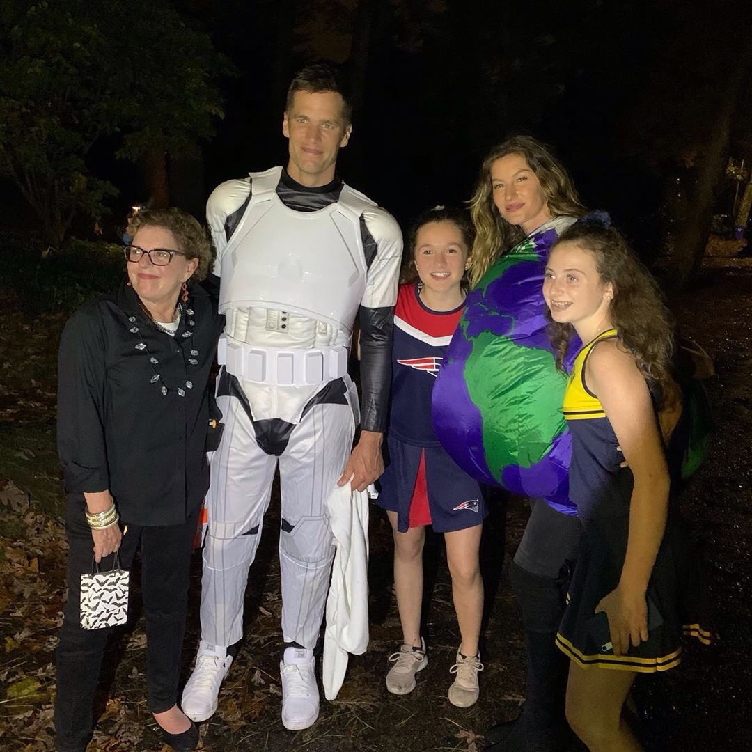 Brady And Gisele Halloween(02)