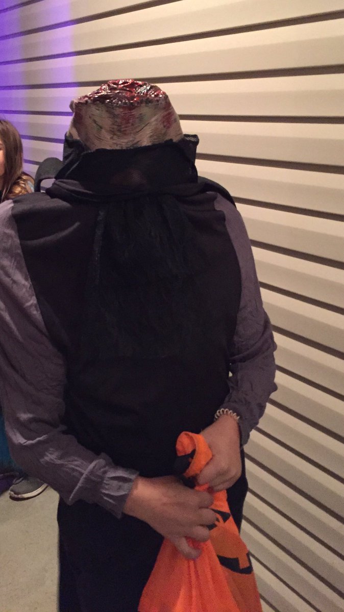 NeatoCoolville's tweet photo. Ooh, the Headless Horseman just galloped up to the house. #doublecandy #halloween2019 https://t.co/fnxkd2TDCp
