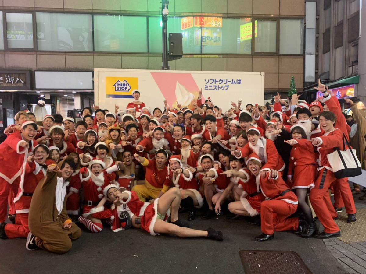 3ReyDJfacker's tweet photo. 渋谷ハロウィンでサンタ軍団で汚れた渋谷を綺麗にゴミ拾い🤪🤪

本気で楽しんで本気で感謝！！！
渋谷は若者の街！
若者が動いて行こう😊

#渋谷 #渋ハロ #ゴミ拾い #Roots https://t.co/x1W1ET6s5N