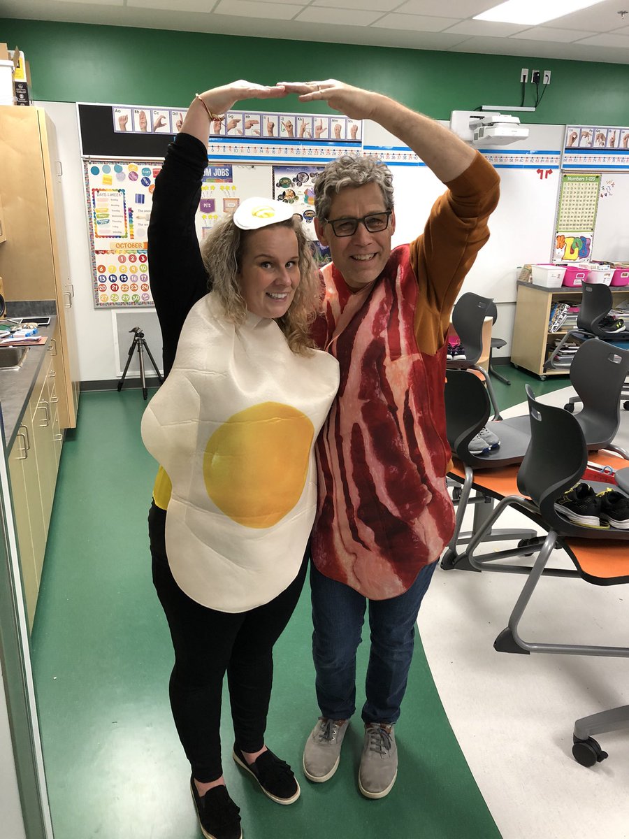 MsRice62's tweet photo. 🍳🥓 #davidsoncreekelementary #dce #gradepartnersforlife #baconandeggs #fryingpan #halloween2019 @DavidsonCreek https://t.co/LWNfjPTAho