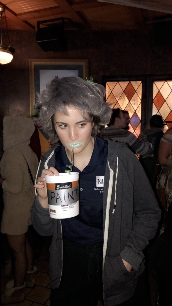 jelly3001's tweet image. Wig from goodwill: $3
Green concealer smeared on mouth: $5
Getting asked all night what the fuck I’m supposed to be: priceless