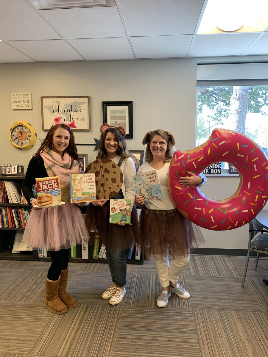 Our first graders LOVED our costumes today. What do you think, <a href="/LauraNumeroff/">Laura Numeroff</a> ?