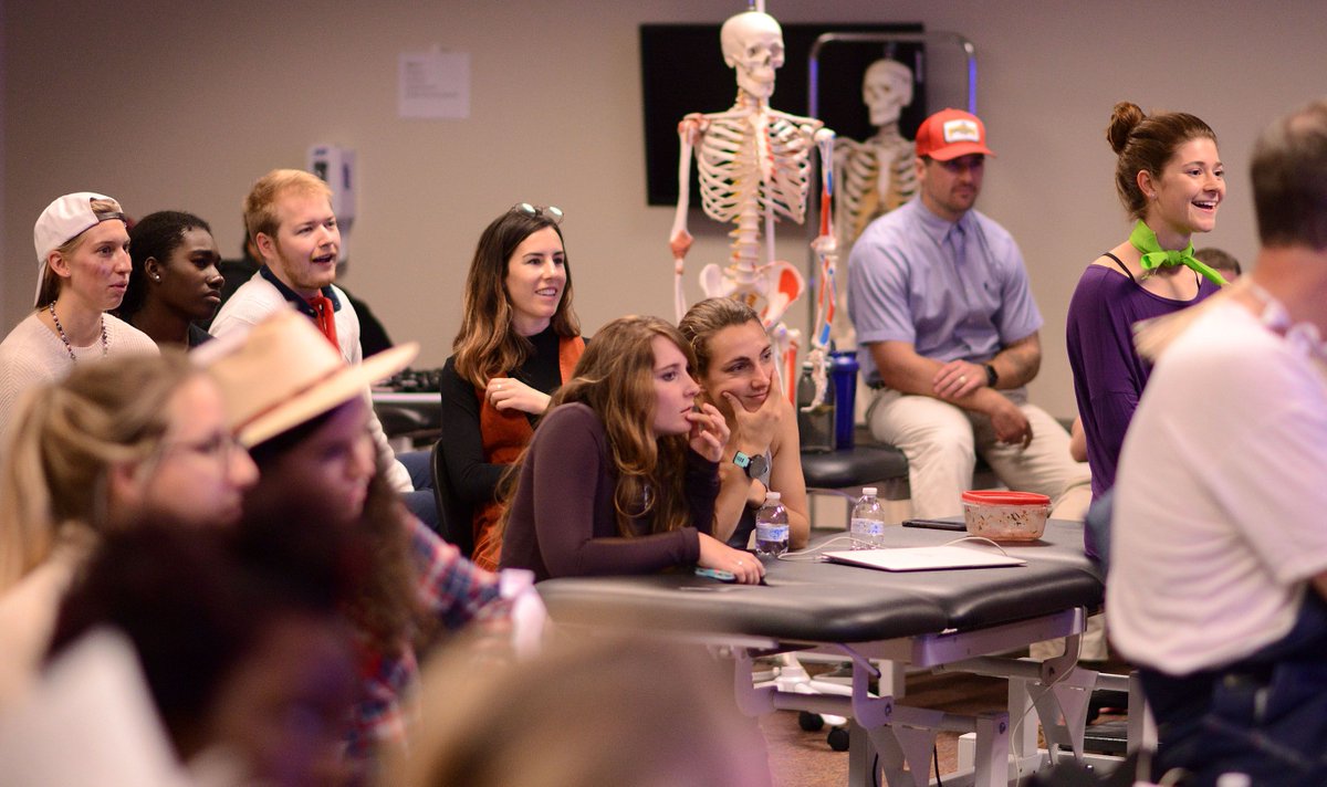 elonuniversity's tweet image. Faculty from our @Elon_PA &amp;amp; @elonpt programs hosted a Monster Mash interprofessional education event for DPAS, DPT, &amp;amp; undergrad psychology majors this afternoon! Students learned about team communication in health care through simulated patient scenarios with costumed faculty.